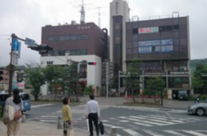 「鎌倉駅入口」の信号を目印